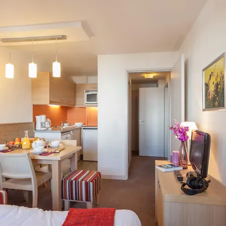 Pierre & Les Nereides Apartmanhotel 3*